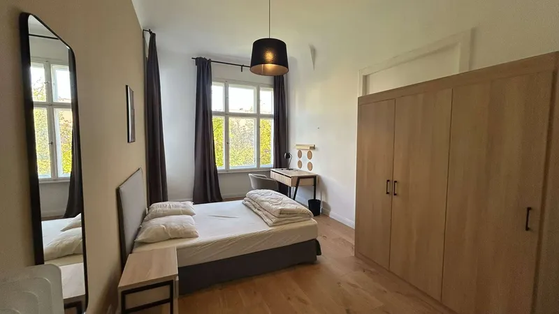 Großzügige möblierte 7-Zimmer-Altbauwohnung mit EBK I 2 Bändern I unbefristeter Mietvertrag — photo 1